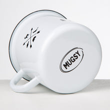 Lade das Bild in den Galerie-Viewer, THE ADVENTURE BEGINS Emaillebecher - verschiedene Farben