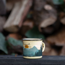 Lade das Bild in den Galerie-Viewer, RESPECT NATURE Emaillebecher in grün/beige - 330ml