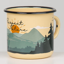 Lade das Bild in den Galerie-Viewer, RESPECT NATURE Emaillebecher in grün/beige - 330ml