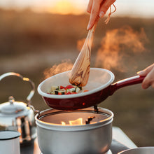 Lade das Bild in den Galerie-Viewer, REDLINE Emaille Geschirr: Pfanne mit Griff, Motiv: Berge | Bratpfanne für die Outdoorküche, Camping | 800 ml
