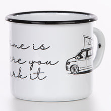 Lade das Bild in den Galerie-Viewer, HOME IS WHERE YOU PARK IT Emaillebecher mit Campingbus mit Aufstelldach