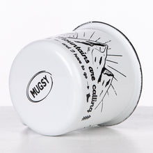 Lade das Bild in den Galerie-Viewer, MOUNTAINS ARE CALLING Emaillebecher in weiß - Inhalt 330ml - verschiedene Motive