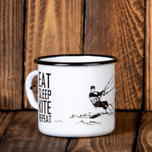 Lade das Bild in den Galerie-Viewer, EAT SLEEP KITE REPEAT Emaillebecher | für Kitesurfer*innen | 330ml