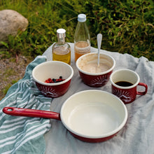 Lade das Bild in den Galerie-Viewer, REDLINE Emaille Geschirr: Pfanne mit Griff, Motiv: Berge | Bratpfanne für die Outdoorküche, Camping | 800 ml