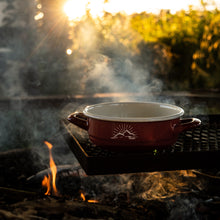 Lade das Bild in den Galerie-Viewer, REDLINE Emaille Geschirr: Emaille Schüssel mit Griff, Motiv: Berge | Schale, Topf, Schüssel für die Outdoorküche, Camping | 900 ml