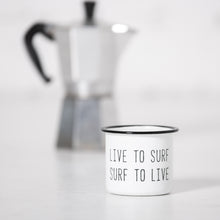 Lade das Bild in den Galerie-Viewer, LIVE TO SURF Emaillebecher