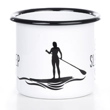 Lade das Bild in den Galerie-Viewer, EAT SLEEP SUP Emaillebecher mit Surfer-/Surferin Motiv