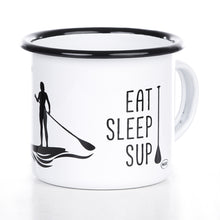 Lade das Bild in den Galerie-Viewer, EAT SLEEP SUP Emaillebecher mit Surfer-/Surferin Motiv