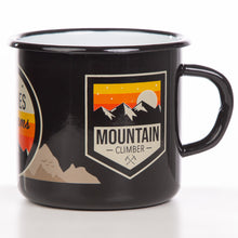 Lade das Bild in den Galerie-Viewer, Emaillebecher BADGES in schwarz mit verschiedenen Outdoor Motiven in Badge Design