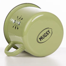 Lade das Bild in den Galerie-Viewer, THE ADVENTURE BEGINS Emaillebecher - verschiedene Farben