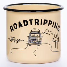 Lade das Bild in den Galerie-Viewer, ROADTRIPPING - THE ROAD AHEAD OF YOU Emaillebecher weiß/beige