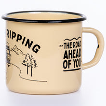 Lade das Bild in den Galerie-Viewer, ROADTRIPPING - THE ROAD AHEAD OF YOU Emaillebecher weiß/beige