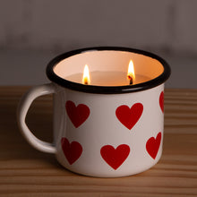 Lade das Bild in den Galerie-Viewer, Sojawachs Kerze im Emaillebecher | Becher 320ml | Modell: Herz