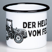 Lade das Bild in den Galerie-Viewer, HELD VOM FELD Emaillebecher mit Traktor Motiv