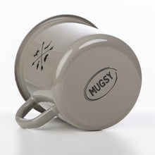 Lade das Bild in den Galerie-Viewer, 3er-PACK THE ADVENTURE BEGINS, 3x Emaillebecher in Schwarz, Grau und Grün