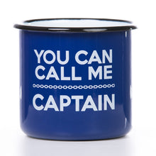 Lade das Bild in den Galerie-Viewer, YOU CAN CALL ME CAPTAIN Emaillebecher in weiß oder blau - Inhalt: 330ml