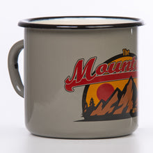Lade das Bild in den Galerie-Viewer, MOUNTAINS ARE MY LIFE Emaillebecher in grau mit farbigem Aufdruck