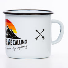 Lade das Bild in den Galerie-Viewer, MOUNTAINS ARE CALLING Emaillebecher in weiß - Inhalt 330ml - verschiedene Motive
