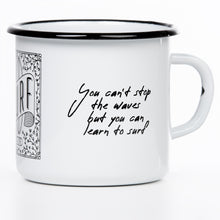 Lade das Bild in den Galerie-Viewer, SURF Emaillebecher in weiß - Inhalt: 330ml