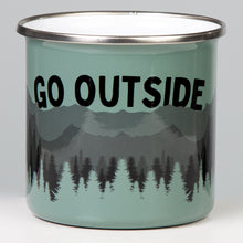 Lade das Bild in den Galerie-Viewer, GO OUTSIDE - Emaillebecher olivgrün