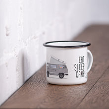Lade das Bild in den Galerie-Viewer, EAT SLEEP CAMP Emaillebecher mit Campingbus mit Aufstelldach