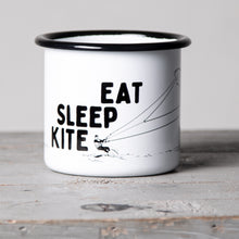 Lade das Bild in den Galerie-Viewer, EAT SLEEP KITE Emaillebecher