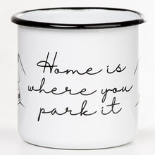 Lade das Bild in den Galerie-Viewer, HOME IS WHERE YOU PARK IT Emaillebecher mit Wohnmobil Zeichnung