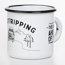 Lade das Bild in den Galerie-Viewer, ROADTRIPPING - THE ROAD AHEAD OF YOU Emaillebecher weiß/beige