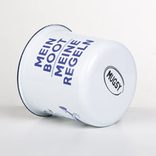 Lade das Bild in den Galerie-Viewer, MEIN BOOT MEINE REGELN - maritimer Becher aus Emaille oder Edelstahl