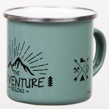 Lade das Bild in den Galerie-Viewer, THE ADVENTURE BEGINS Emaillebecher mit silbernem Rand - Farben: olivgrün / rosa