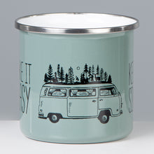 Lade das Bild in den Galerie-Viewer, KEEP IT SIMPLE - TAKE IT EASY | Emaillebecher mit silbernem Rand | Farben: olivgrün/rosa