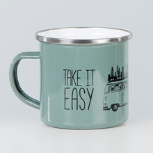 Lade das Bild in den Galerie-Viewer, KEEP IT SIMPLE - TAKE IT EASY | Emaillebecher mit silbernem Rand | Farben: olivgrün/rosa