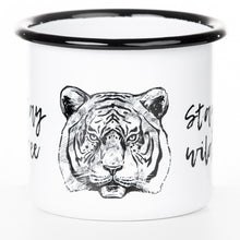 Lade das Bild in den Galerie-Viewer, Emaillebecher "STAY WILD - STAY FREE"-Serie mit Motiv: Tiger