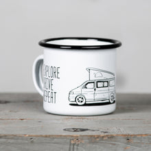 Lade das Bild in den Galerie-Viewer, EAT SLEEP CAMP Emaillebecher mit Campingbus Zeichnung
