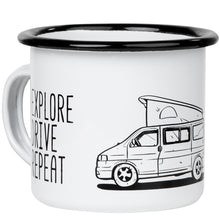 Lade das Bild in den Galerie-Viewer, EAT SLEEP CAMP Emaillebecher mit Campingbus Zeichnung
