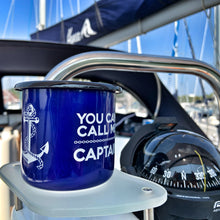 Lade das Bild in den Galerie-Viewer, YOU CAN CALL ME CAPTAIN Emaillebecher in weiß oder blau - Inhalt: 330ml