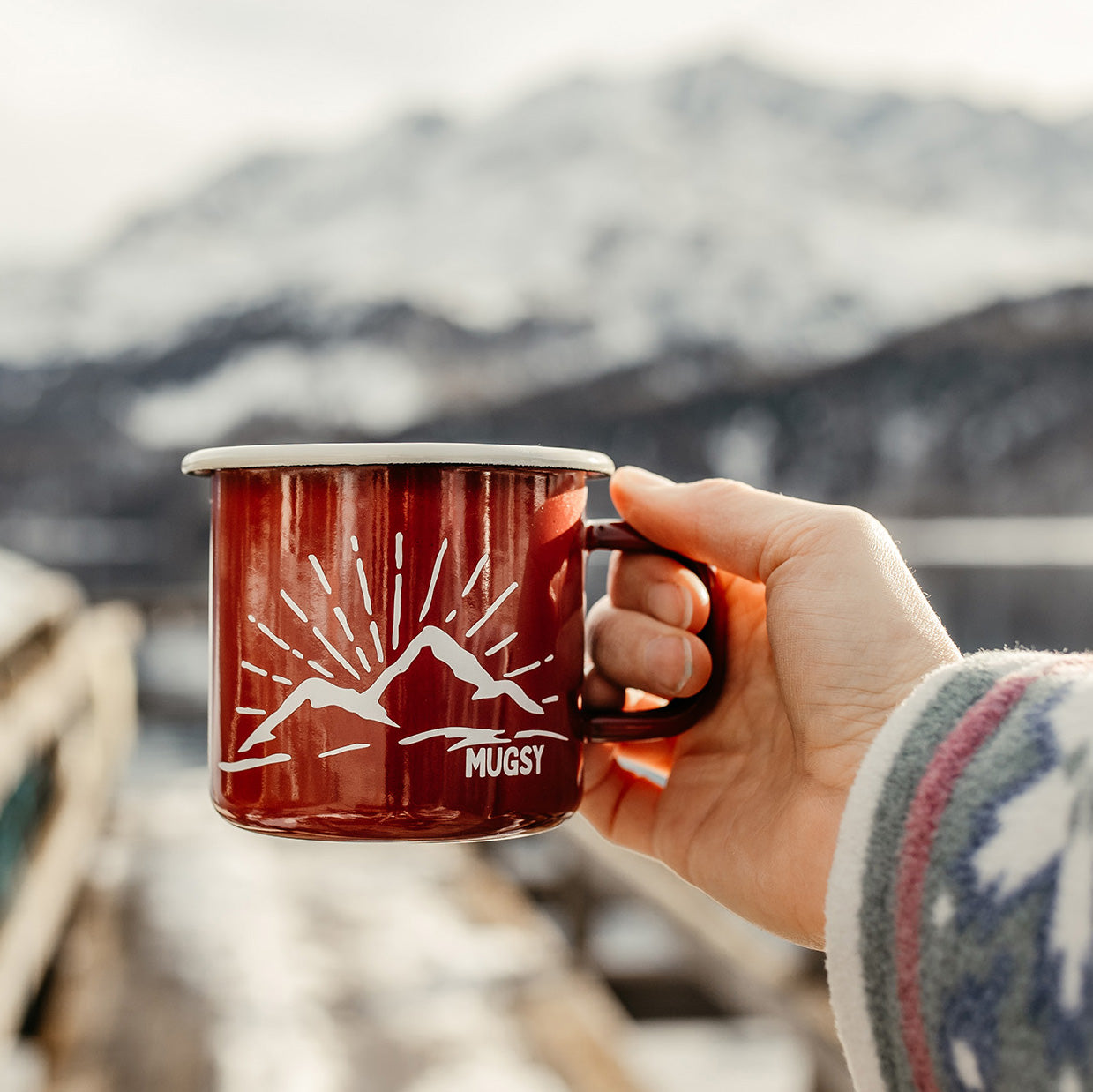 REDLINE Emaille Geschirr: Emaille Becher mit Berg-Motiv