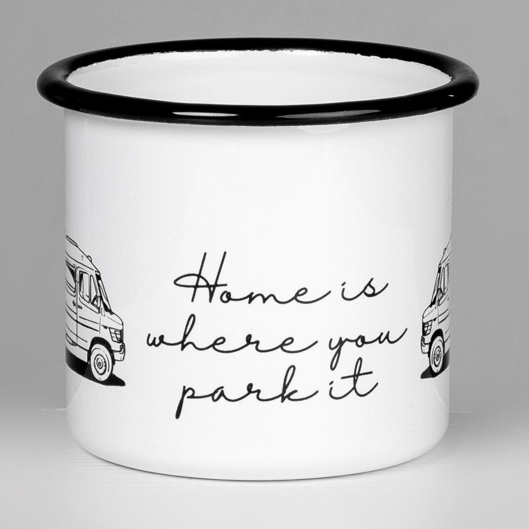 MUGSY Emaille Tasse – Home Is Where You Park It, 300 Ml, Weiß, Bruchfest & Leicht, Perfekt Für Camping