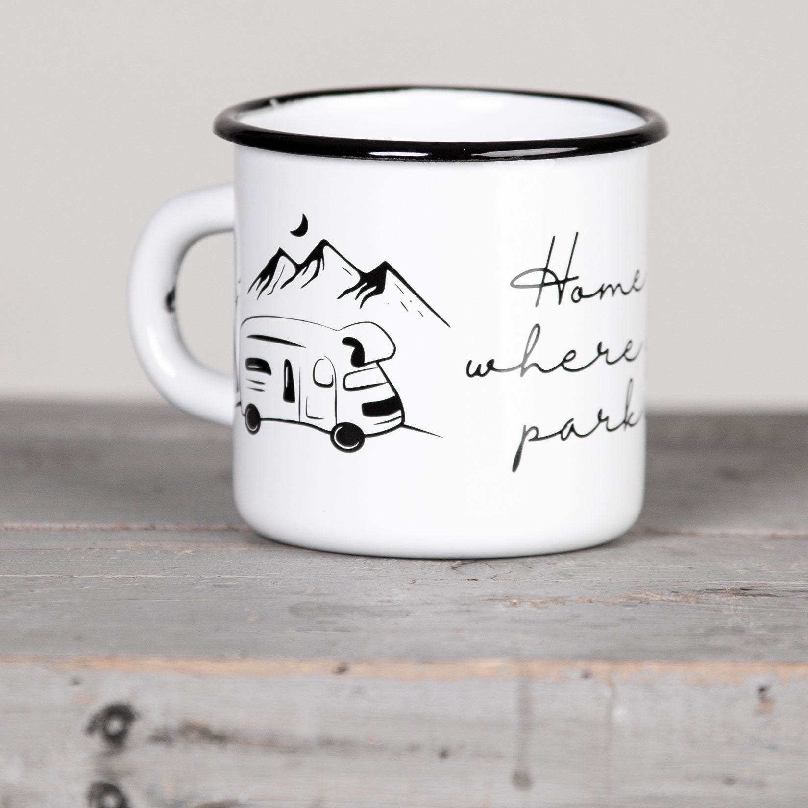 MUGSY Emaille Tasse „Home Is Where You Park It“ – 300 Ml, Weiß, Bruchfest & Leicht Für Camping
