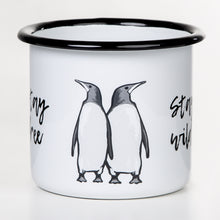 Lade das Bild in den Galerie-Viewer, Emaillebecher &quot;STAY WILD - STAY FREE&quot;-Serie mit Motiv: Pinguin
